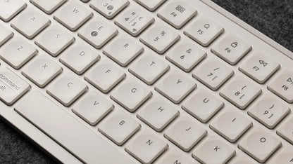 Teclado inalámbrico ultrafino Keychron B6 Pro con distribución ISO, tamaño completo, portátil y ligero, conexiones 2.4GHz y Bluetooth