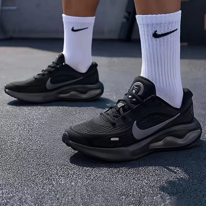Chaussures de course Nike pour hommes, modèle 7/24, FN0228-009, tige en tissu et en matière synthétique, respirantes, légères, idéales pour l’entraînement sportif.