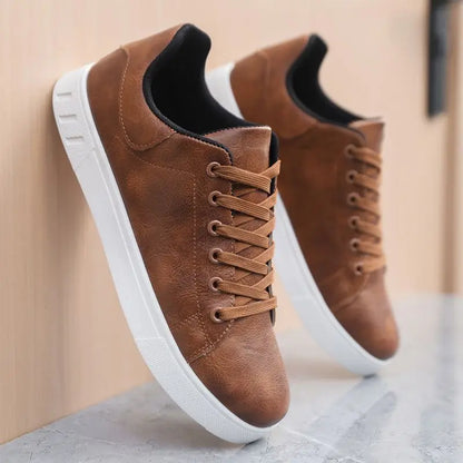 Sapatos de Homem 2026 Novo Estilo Quatro Estações, Versáteis e Modernos, Sola Macia, Brancos, Casuais e Respiráveis para o Verão