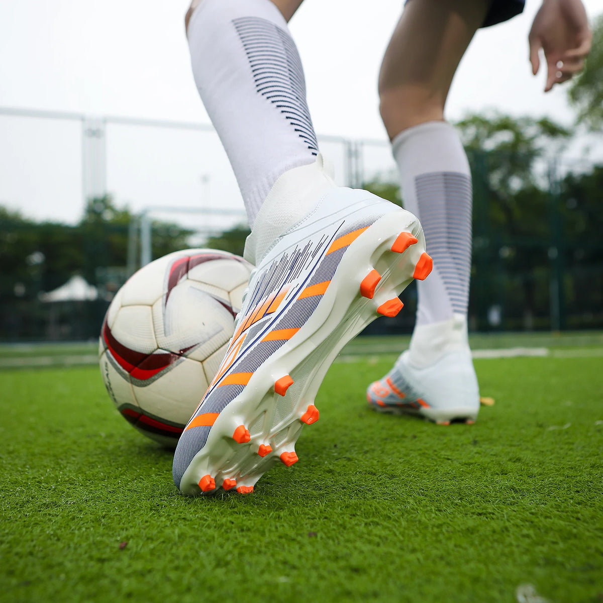 Nouvelles chaussures de football professionnelles pour hommes TF/FG, chaussures de football pour garçons, chaussures de sport unisexes à cheville haute, antidérapantes, confortables