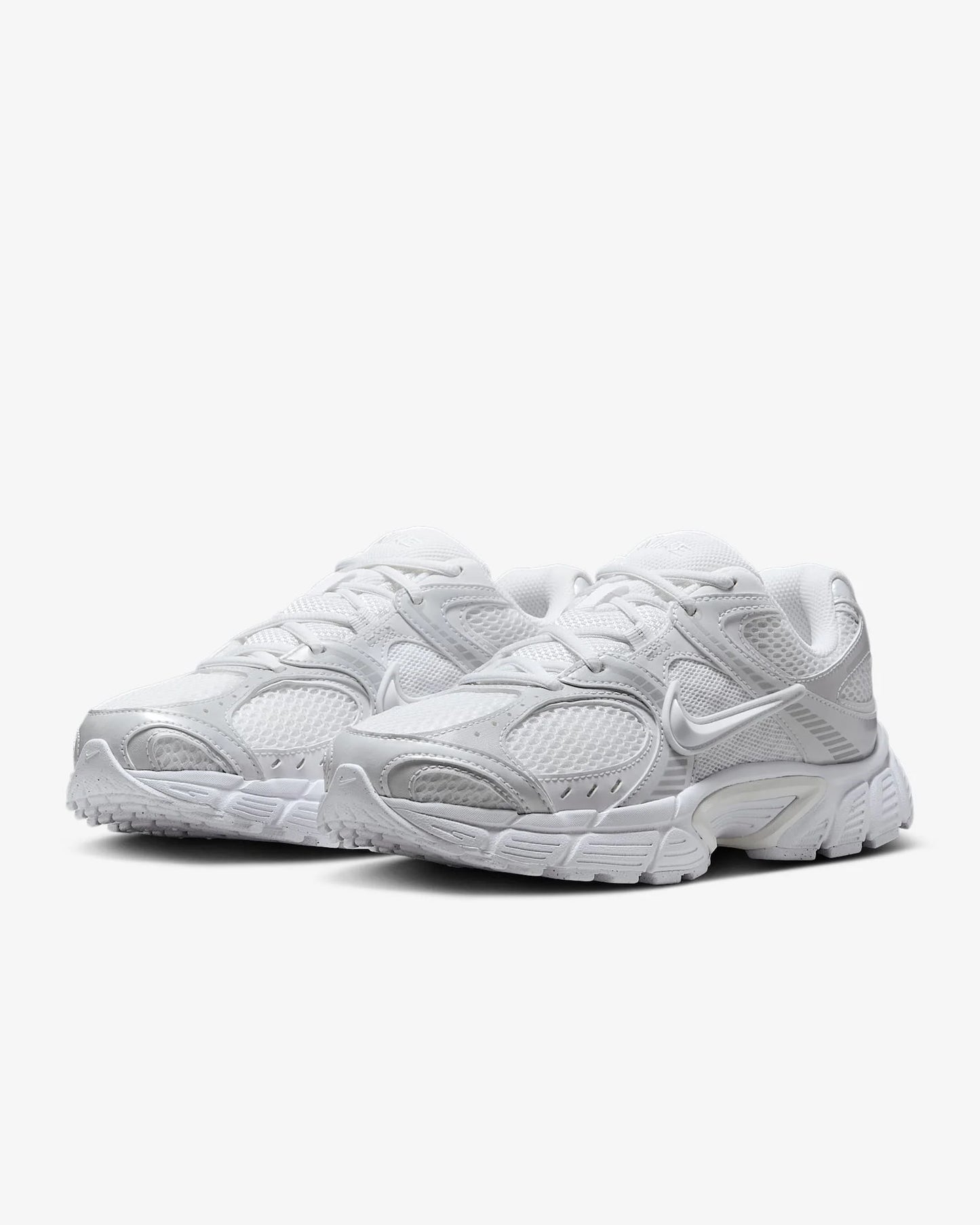 Nike V5 RNR, a Soft and Comfortable Mesh Fabric Running Shoe with Excellent Grip Durability and Breathability HQ7901-102