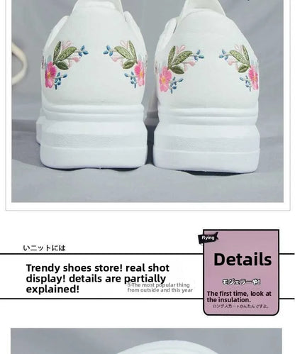 Sapatilhas de senhora 2025 para corrida, primavera/outono, moda branca, respiráveis, com flor bordada, atacadores e estilo casual
