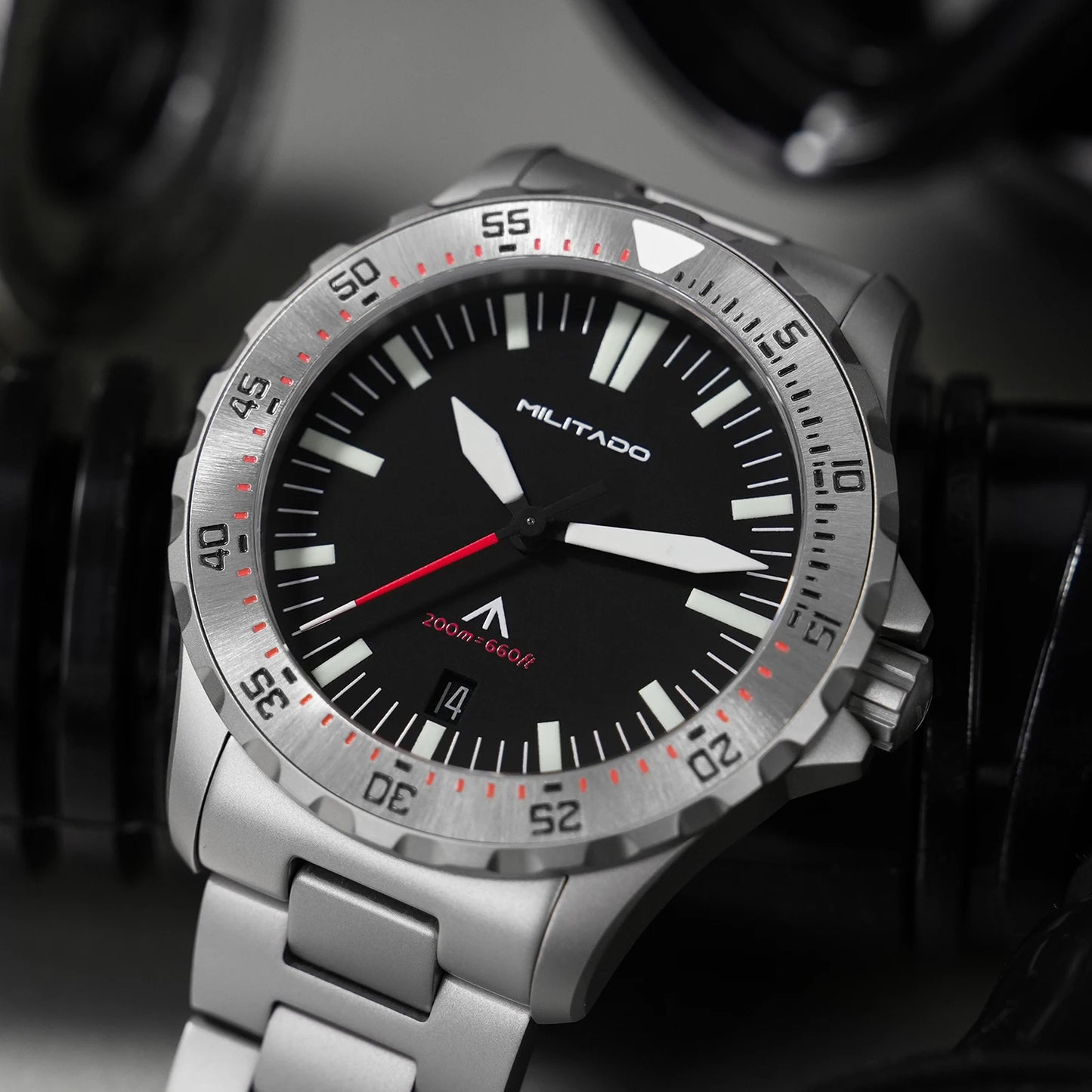 Militado ML16 39mm Quartz Dive Watch Sapphire Crystal 200M Water Resistant Ceramic Bezel BGW9 Lume Screw Down Crown