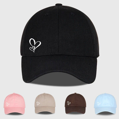 Minimalistická kšiltovka s potiskem dvou srdcí pro ženy i muže, měkká, nastavitelná, ve stylu „dad hat“, ležérní, s motivem lásky, sluneční čepice