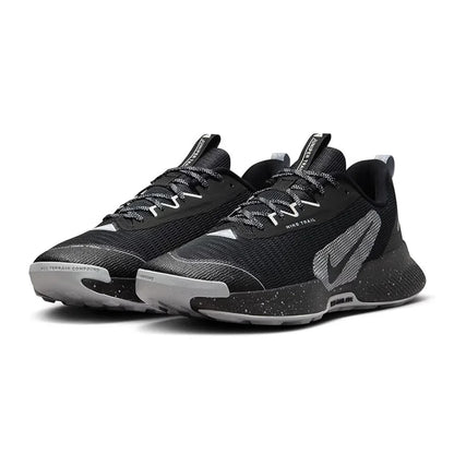 Nike Juniper Irail 3: udobni, trpežni in stabilni nizki tekaški čevlji za moške v črni in sivi barvi FQ0904-001