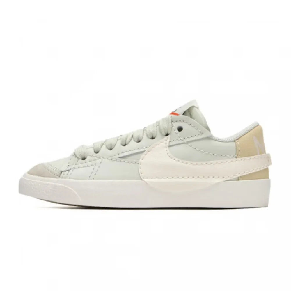 Sneakers Nike Blazer: design classico retrò, resistenti e comode, ideali per l’uso quotidiano e casual DQ1470-004