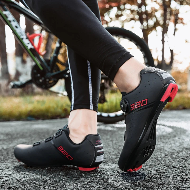 Sapatilhas de ciclismo MTB novas para homem, sapatilhas desportivas de ciclismo com sistema de bloqueio automático, estrada e velocidade, sapatilhas de ciclismo para mulher compatíveis com cleats SPD