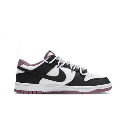 Zapatillas personalizadas Nike Dunk: zapatillas de skate bajas, modernas y oscuras con diseño de grafiti de un páramo postapocalíptico para hombre