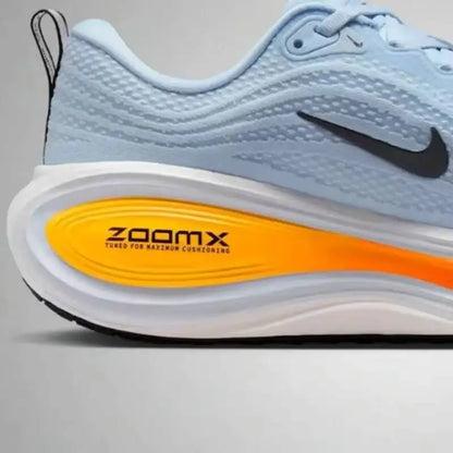 Nike Vomero Plus för män – löparskor med Full ZoomX Max-dämpning för responsiv daglig träning på väg, färg: Hydrogen Blue, modellnummer HV8150-404