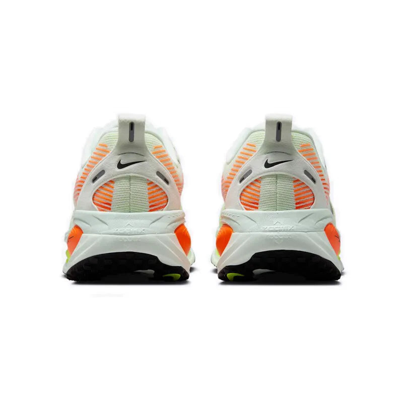 „Nike Vomero 18“ – amortizuojantys, palaikantys, lengvi, idealiai tinkantys bėgimui ir ėjimui, patogūs unisex bėgimo bateliai HM6803-300