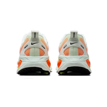 „Nike Vomero 18“ – amortizuojantys, palaikantys, lengvi, idealiai tinkantys bėgimui ir ėjimui, patogūs unisex bėgimo bateliai HM6803-300