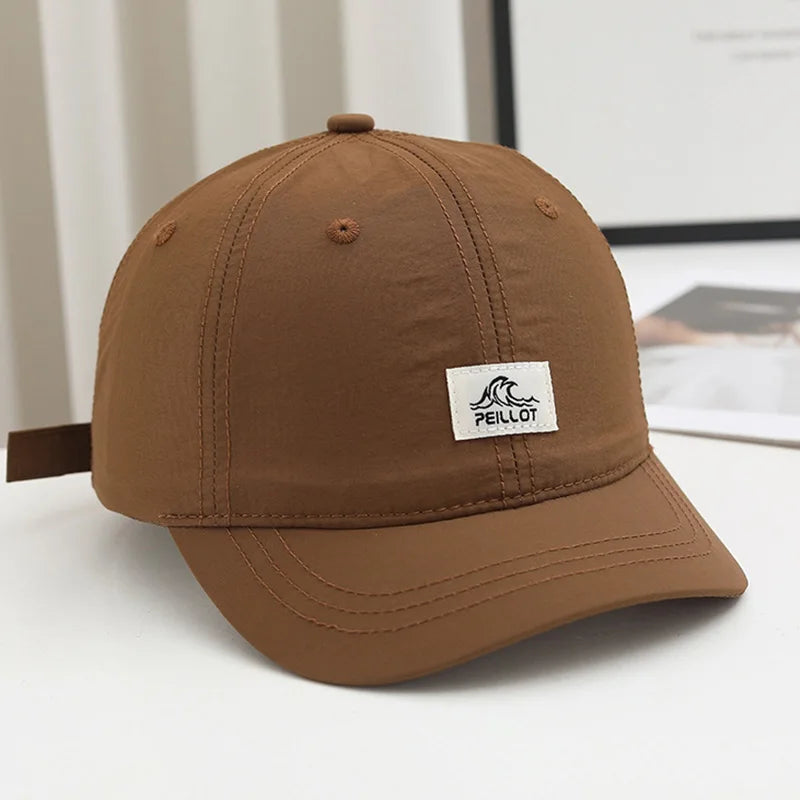 Eine Herren-Kappe mit kurzer Krempe, neuer Sommer-Style, atmungsaktive und schnell trocknende Baseballkappe, leichte Soft-Top-Duckbill-Kappe für Damen