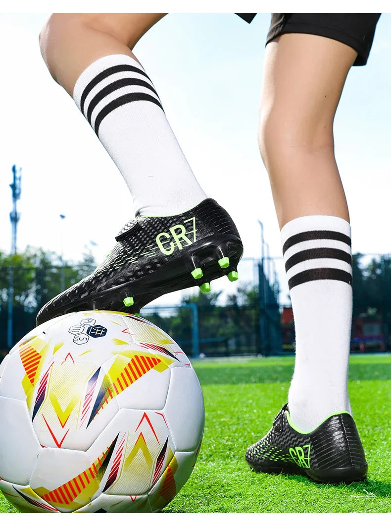 Nouvelles chaussures de football pour enfants, chaussures de sport d'extérieur, chaussures de football pour garçons et filles, chaussures de football à boucles, chaussures de futsal, pointures 28-39