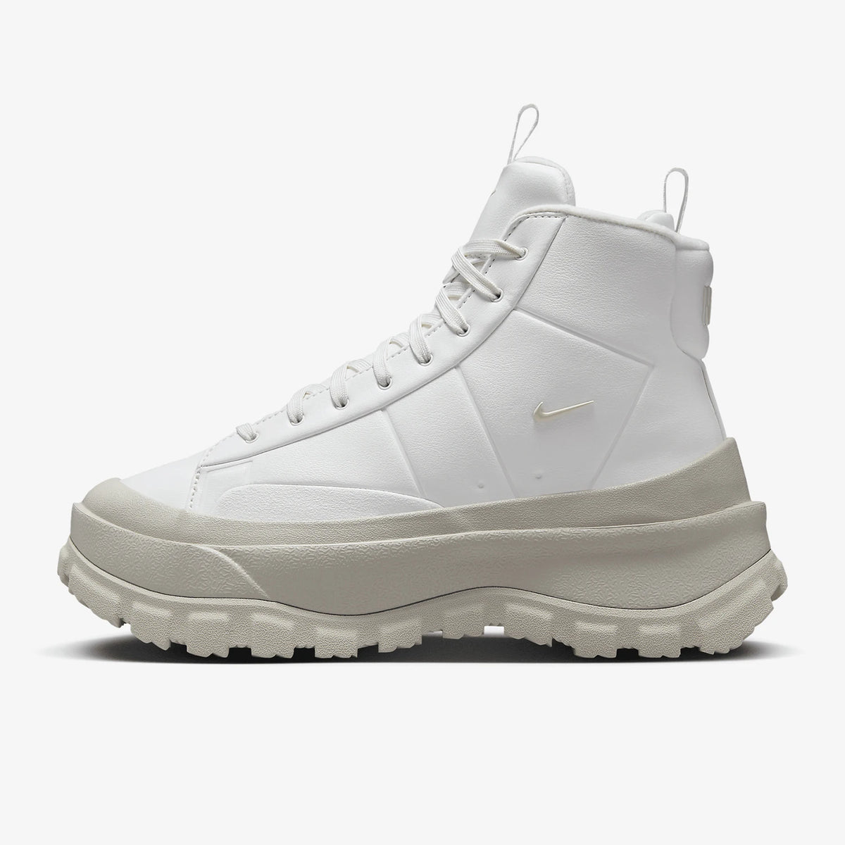 Официални дамски маратонки Nike Blazer Roam Mid Simple Mid-Top FQ9065-100