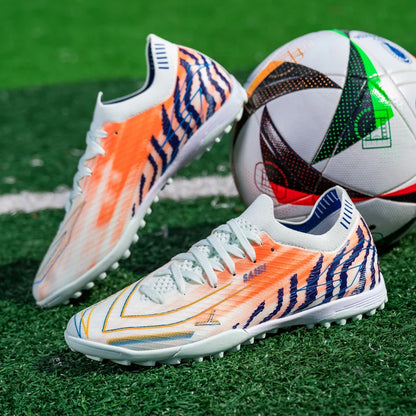 Chaussures de football TF pour hommes, tige en PU flexible, semelle en caoutchouc résistante à l'usure, crampons de football unisexes pour jouer sur terrain synthétique en extérieur.