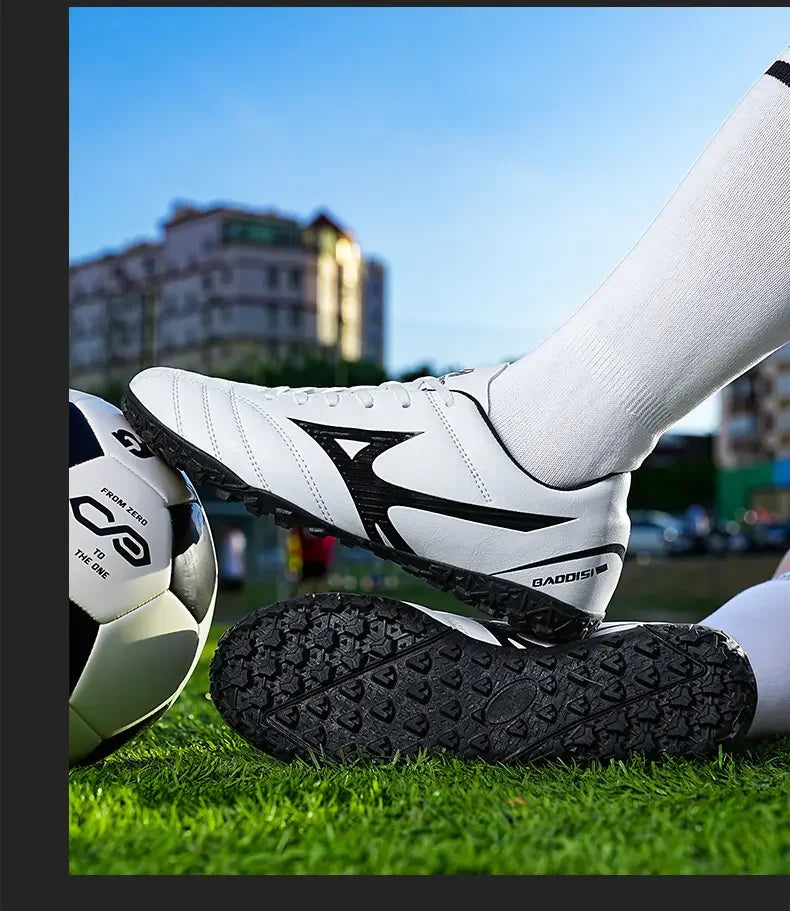 New Arrival Main Push Soccer Cleats with Long Broken Studs, Outdoor Sports Football Shoes