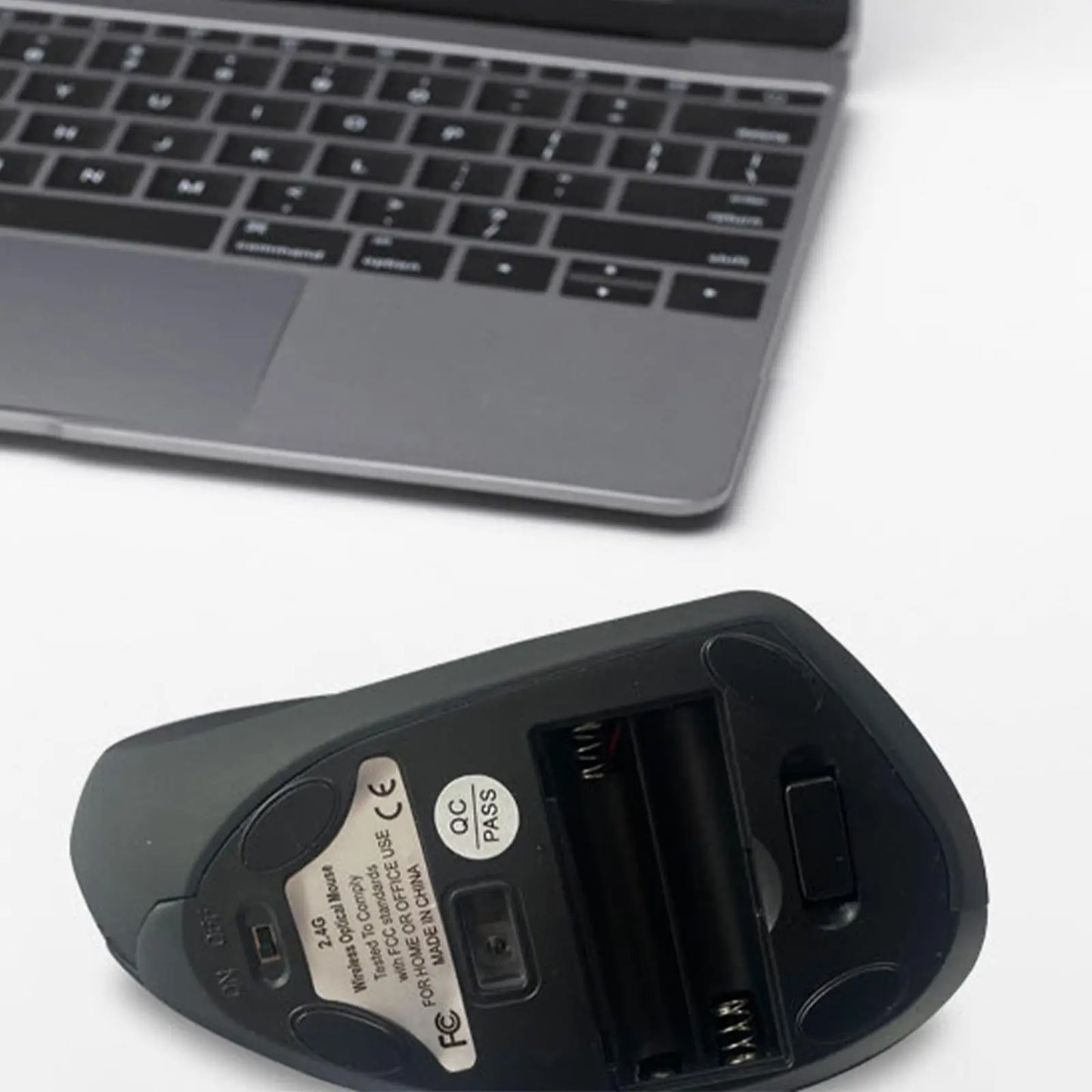 Rato gaming vertical sem fios 2.4G ergonómico 1600DPI para PC, portátil e escritório — mini rato gaming