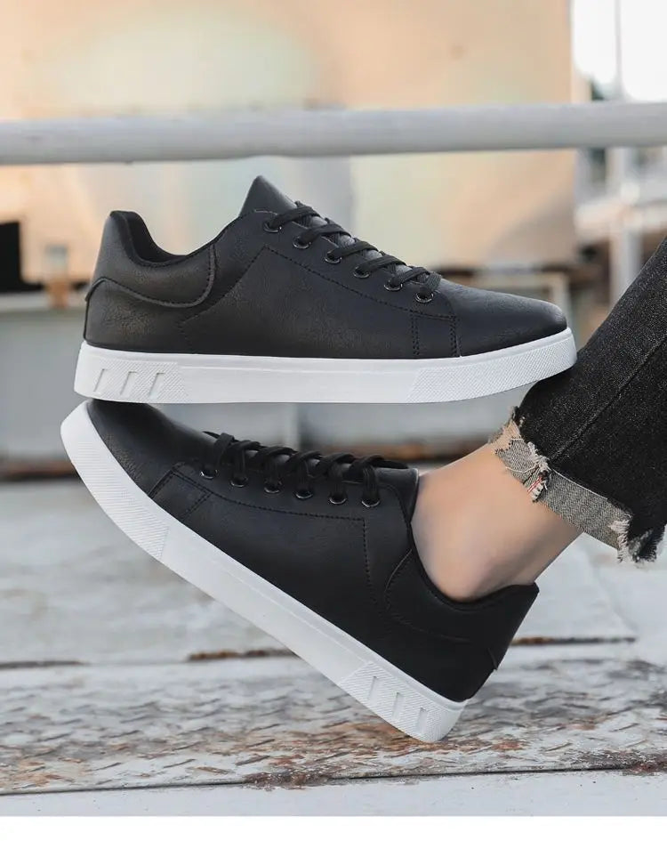 Sapatos de Homem 2026 Novo Estilo Quatro Estações, Versáteis e Modernos, Sola Macia, Brancos, Casuais e Respiráveis para o Verão