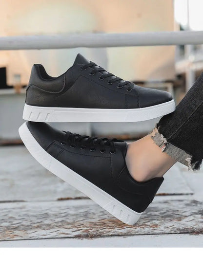 Sapatos de Homem 2026 Novo Estilo Quatro Estações, Versáteis e Modernos, Sola Macia, Brancos, Casuais e Respiráveis para o Verão