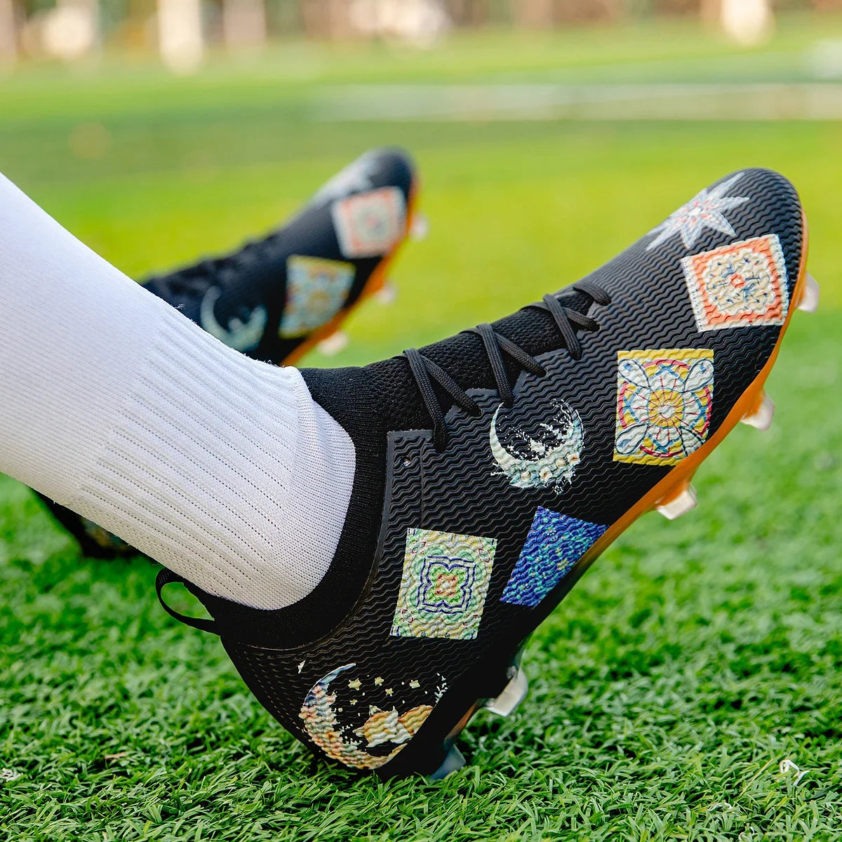 Chuteiras Profissionais Resistentes ao Desgaste para Relvado, Multicoloridas, com Forte Aderência e Excelente Equilíbrio, para Treino de Futebol ao Ar Livre no Verão