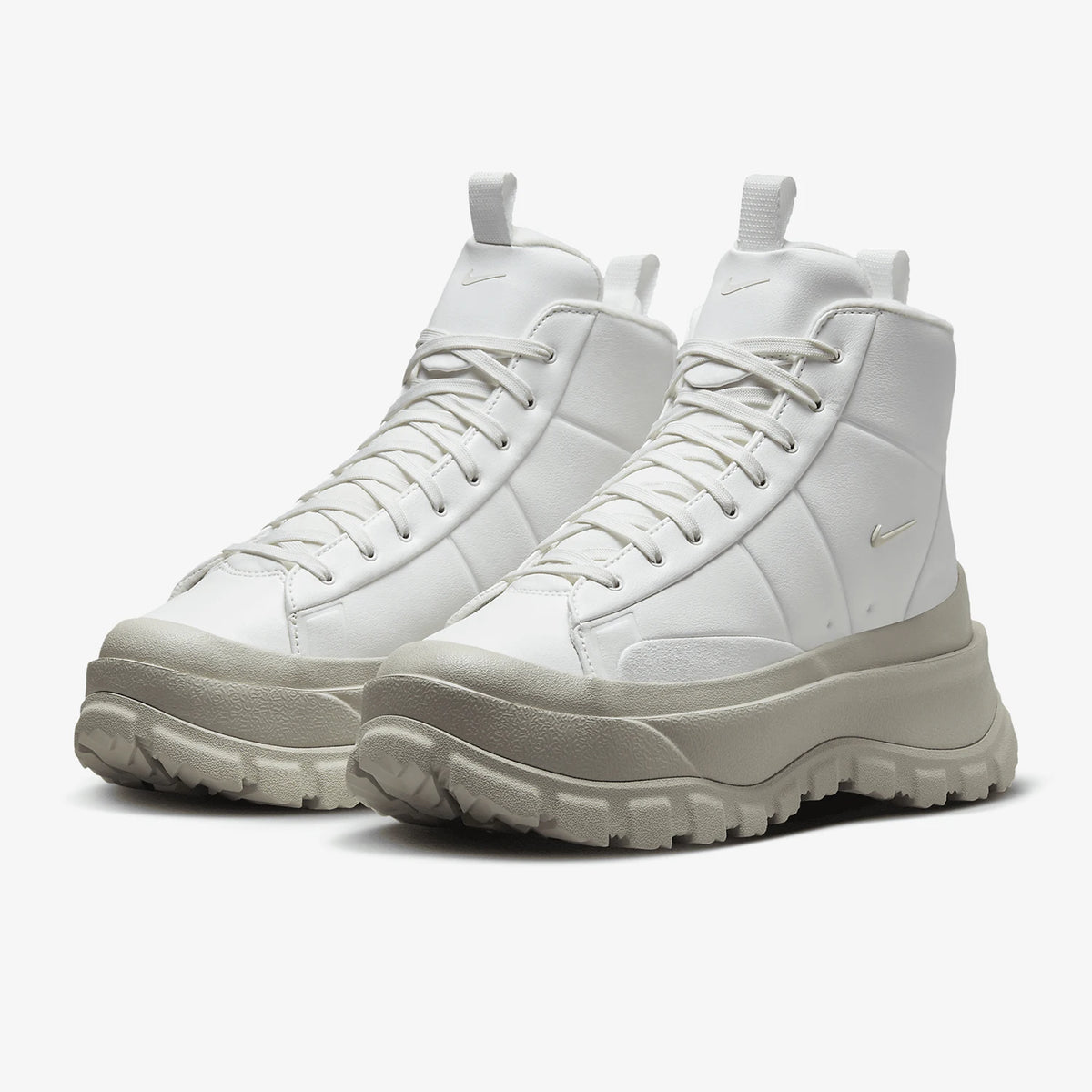 Официални дамски маратонки Nike Blazer Roam Mid Simple Mid-Top FQ9065-100