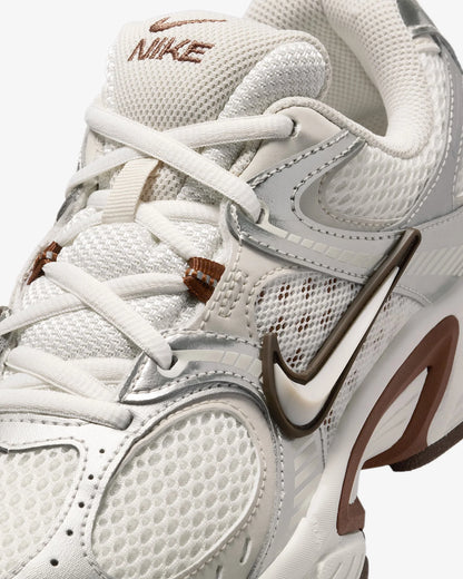 Nike V5 RNR, a Soft and Comfortable Mesh Fabric Running Shoe with Excellent Grip Durability and Breathability HQ7901-102