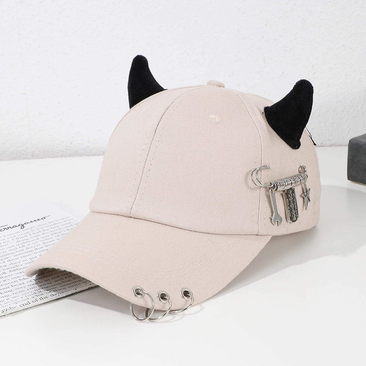 Fashion personality metal hoop brooch decorated hip hop wind horn baseball cap outdoor casual fun hat