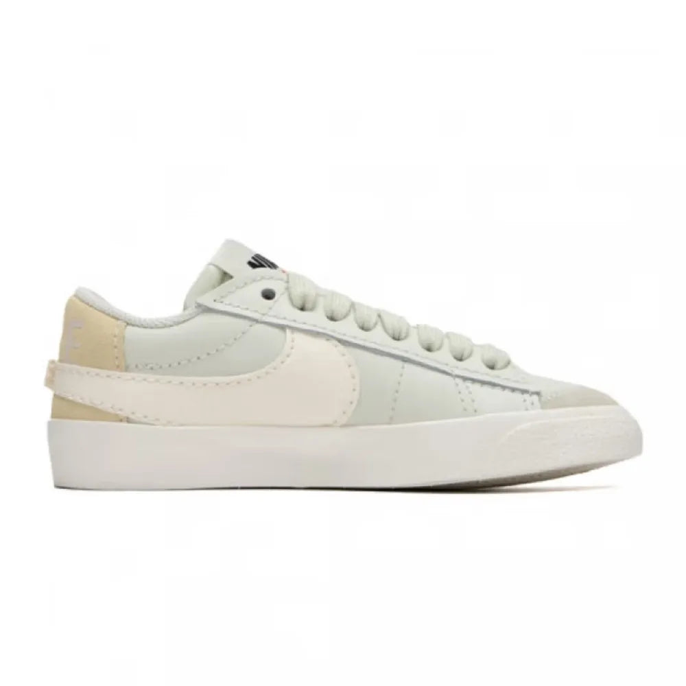 Sneakers Nike Blazer: design classico retrò, resistenti e comode, ideali per l’uso quotidiano e casual DQ1470-004