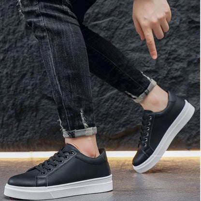 Nuove scarpe da uomo alla moda best-seller, scarpe bianche di tendenza, scarpe sportive e casual da studente, scarpe da uomo versatili