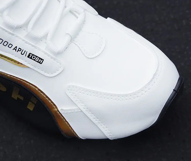 Men's Shoes with Waterproof and Anti-Slip Leather Surface, High-End Travel Shoes, Trendy and Versatile, Autumn Men's Sports and