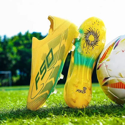 Nouvelles chaussures de football pour hommes, modèle tendance, de haute qualité, mi-hautes, légères, antidérapantes, crampons d'extérieur pour l'entraînement sur gazon.