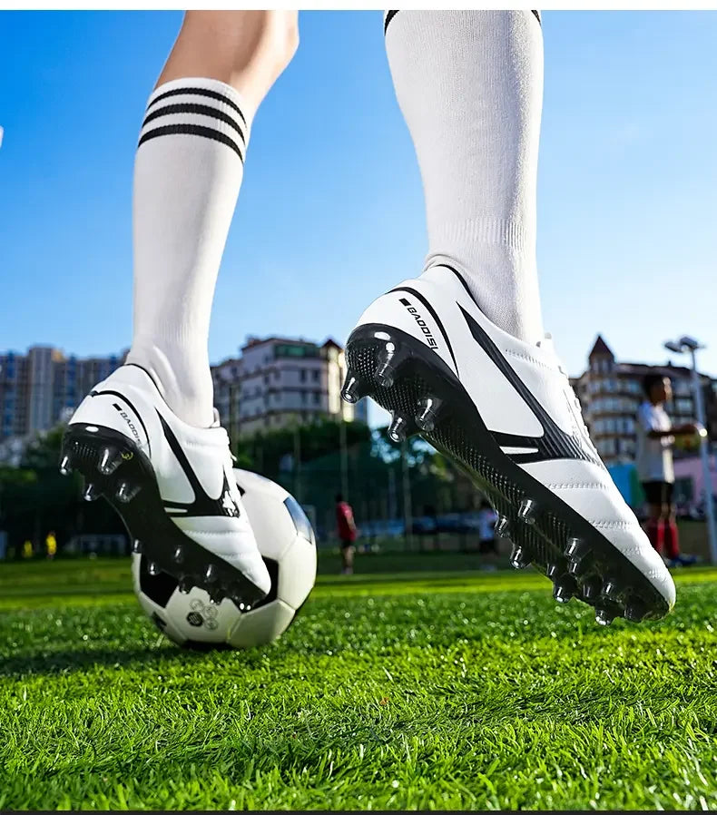 New Arrival Main Push Soccer Cleats with Long Broken Studs, Outdoor Sports Football Shoes