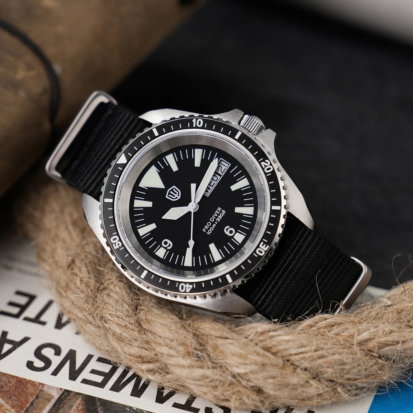 Reloj para hombre Watchdives WD1980 V3 38mm Vintage VH31 Ronda 515 con movimiento de cuarzo, segundero continuo, luminoso y cristal de zafiro