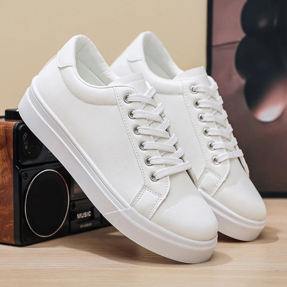 Nuove scarpe da uomo alla moda best-seller, scarpe bianche di tendenza, scarpe sportive e casual da studente, scarpe da uomo versatili