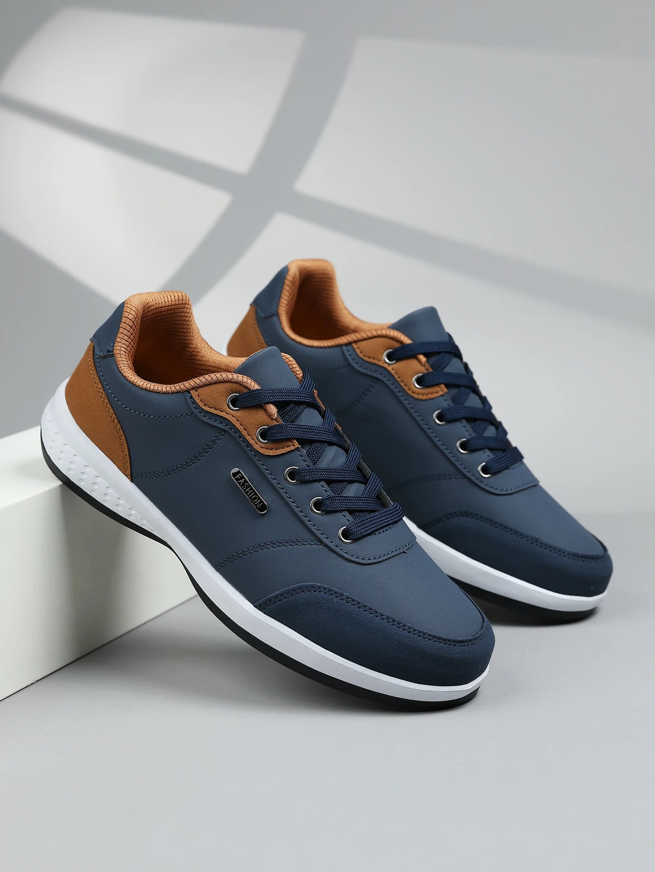 New Men's Four Seasons Waterproof Walking Shoes Casual Men Leather Sports Shoes Non-Slip Camping Shoes Shoes Men's Tennis Shoes