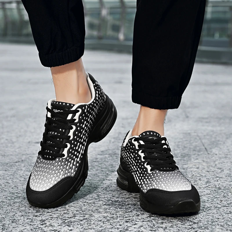 Men's Sports Shoes Lightweight Rebound Soft Sole Fashionable Mesh Breathable Youth Outdoor Running Fitness Training Shoes for Men
