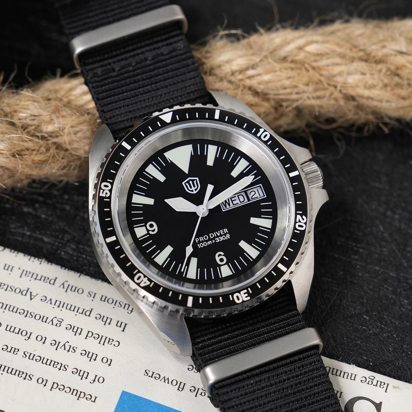 Reloj para hombre Watchdives WD1980 V3 38mm Vintage VH31 Ronda 515 con movimiento de cuarzo, segundero continuo, luminoso y cristal de zafiro