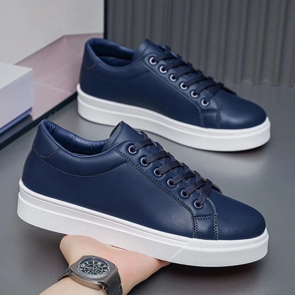 Nuove scarpe da uomo alla moda best-seller, scarpe bianche di tendenza, scarpe sportive e casual da studente, scarpe da uomo versatili