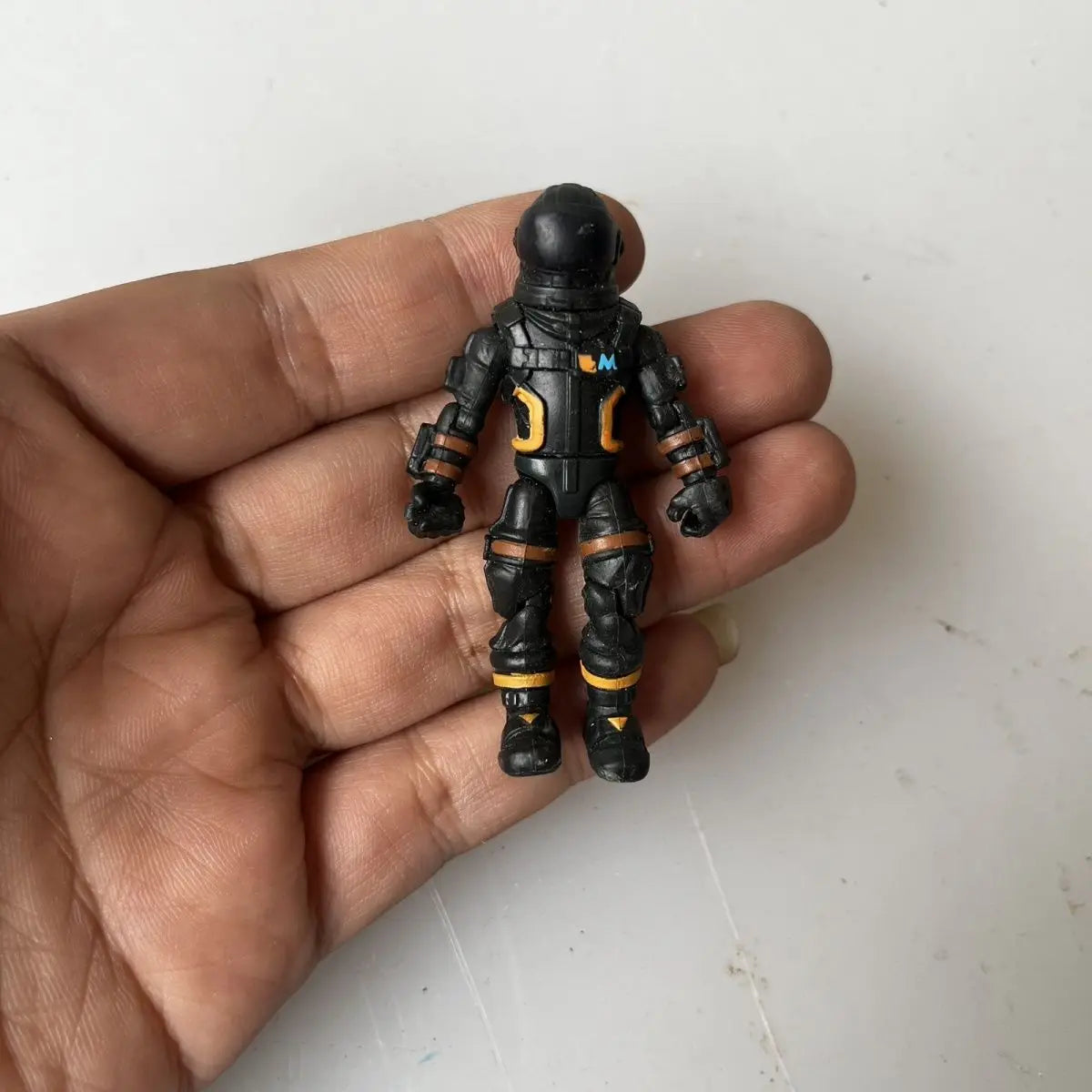 Figura articulada Fortnite Robin Zix Game Peripheral em estilo cartoon — brinquedo criativo com personalidade, ornamento de coleção e presente de aniversário