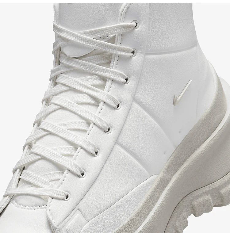 Официални дамски маратонки Nike Blazer Roam Mid Simple Mid-Top FQ9065-100