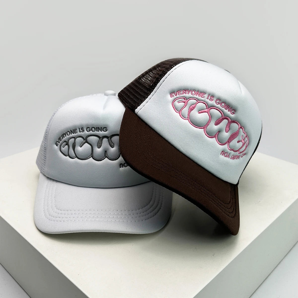 Novos bonés de basebol unissexo com blocos de cor, estampado com letras e bordado, estilo hip-hop, em malha respirável, com pala para proteção solar, bonés trucker urbanos e versáteis