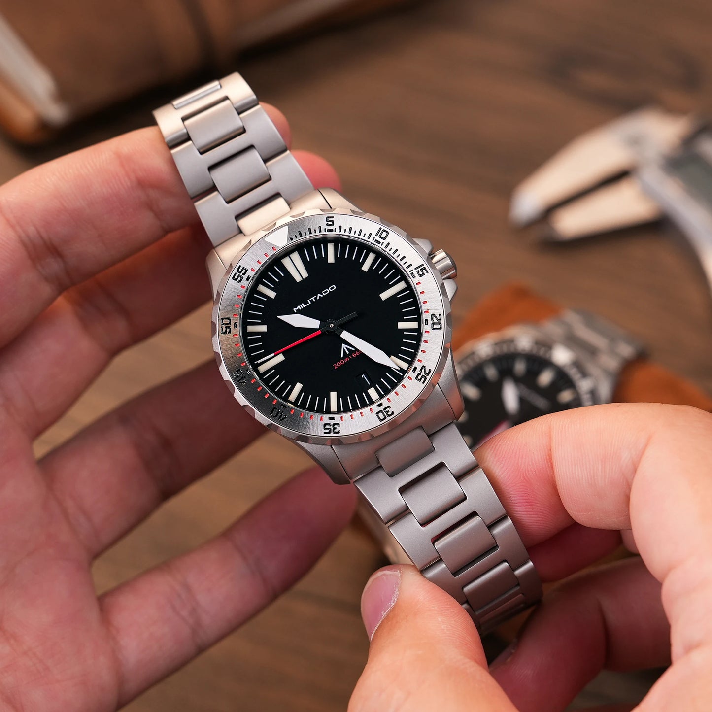Militado ML16 Watch VH31 Sweep /515 Quartz Movement Sapphire Crystal BGW9 Luminous 200m Water Resistance 38mm Men's Vintage Watch