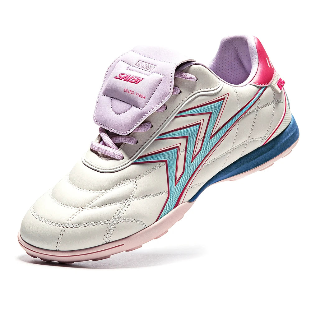 Chaussures de football pour hommes FG pour terrain ferme, tige en PU souple, crampons en caoutchouc renforcés, pour adultes, pour les matchs de football en plein air et l'entraînement sur pelouse.